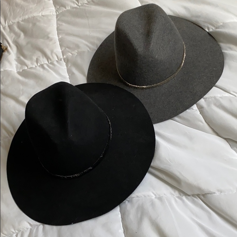 Bundle of two hats